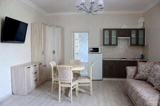 Апартаменты Аурелия Севастополь  Номер-студио с кроватью размера &quot;king-size&quot; и диван-кроватью-1